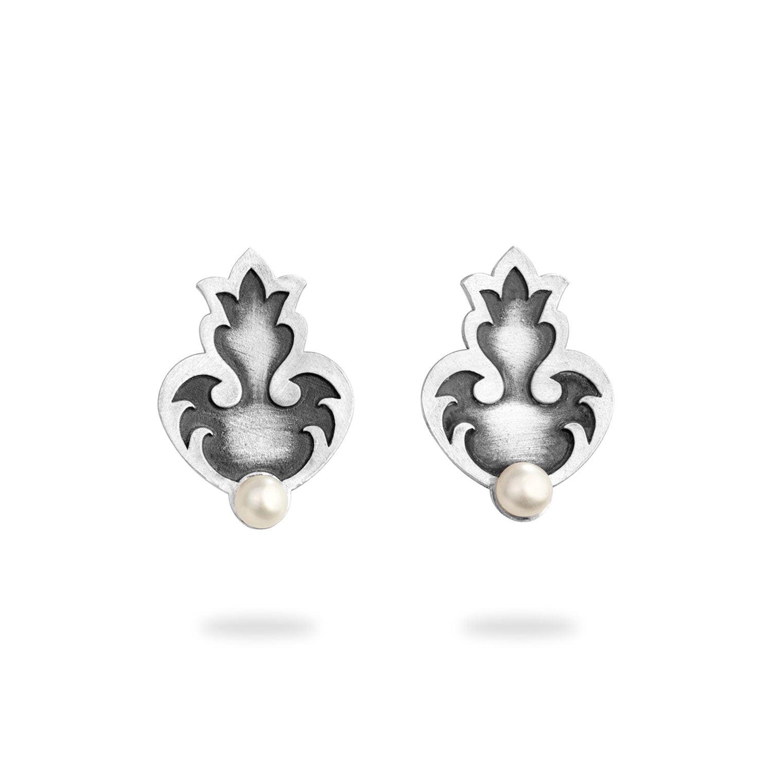 Silver Minimal flower Earrings with Freshwater Pearl